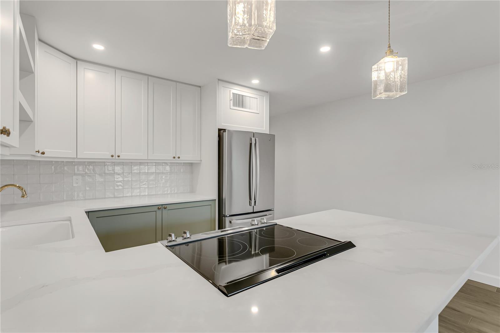 216 36TH AVE N #202B, ST PETERSBURG, FL, 33704