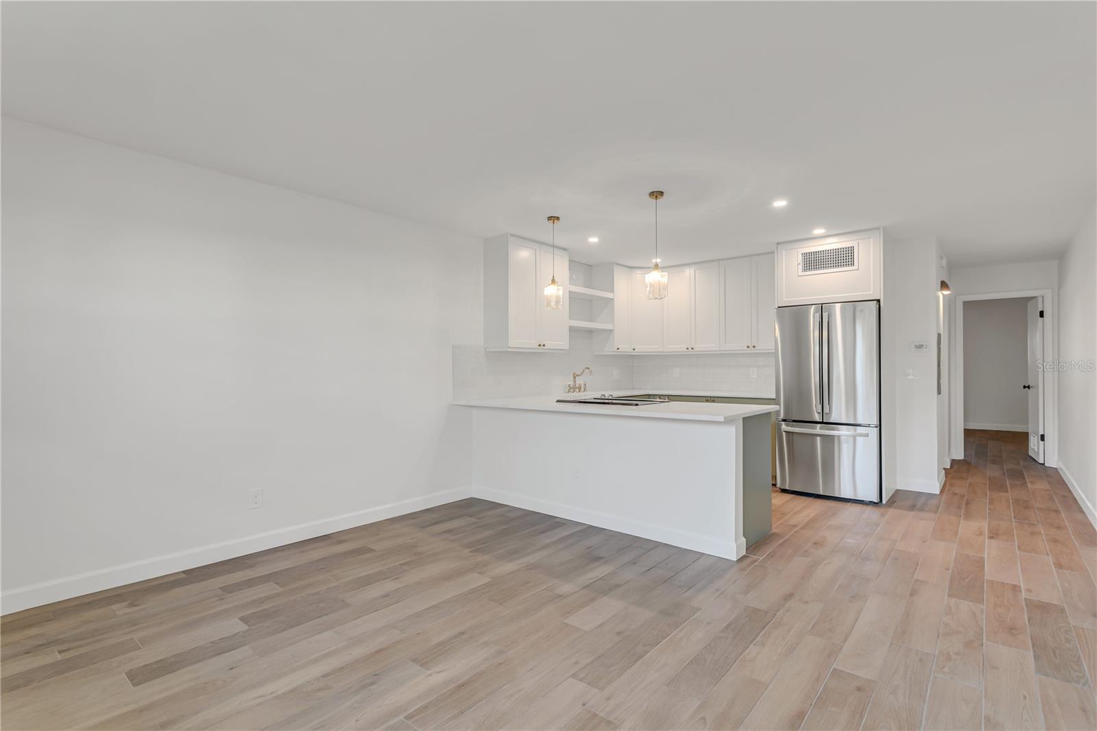 216 36TH AVE N #202B, ST PETERSBURG, FL, 33704