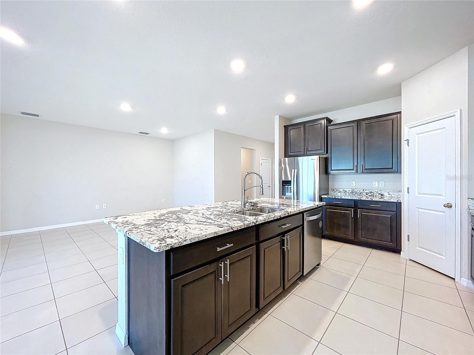 8341 BOWER BASS CIR, WESLEY CHAPEL, FL, 33545
