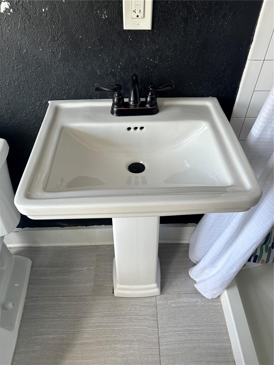 165 E TARPON AVE, TARPON SPRINGS, FL, 34689