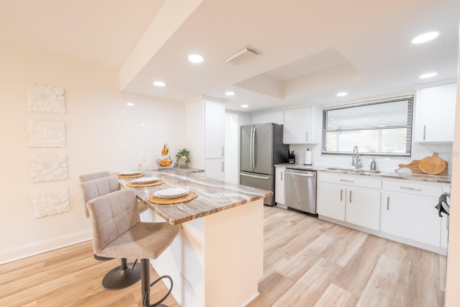 4702 W BAY AVE, TAMPA, FL, 33616