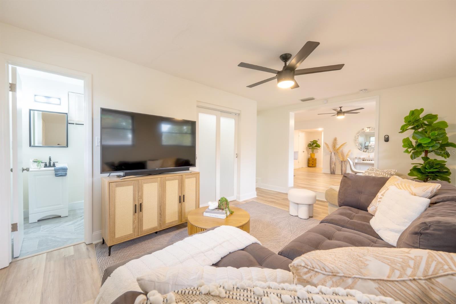 4702 W BAY AVE, TAMPA, FL, 33616