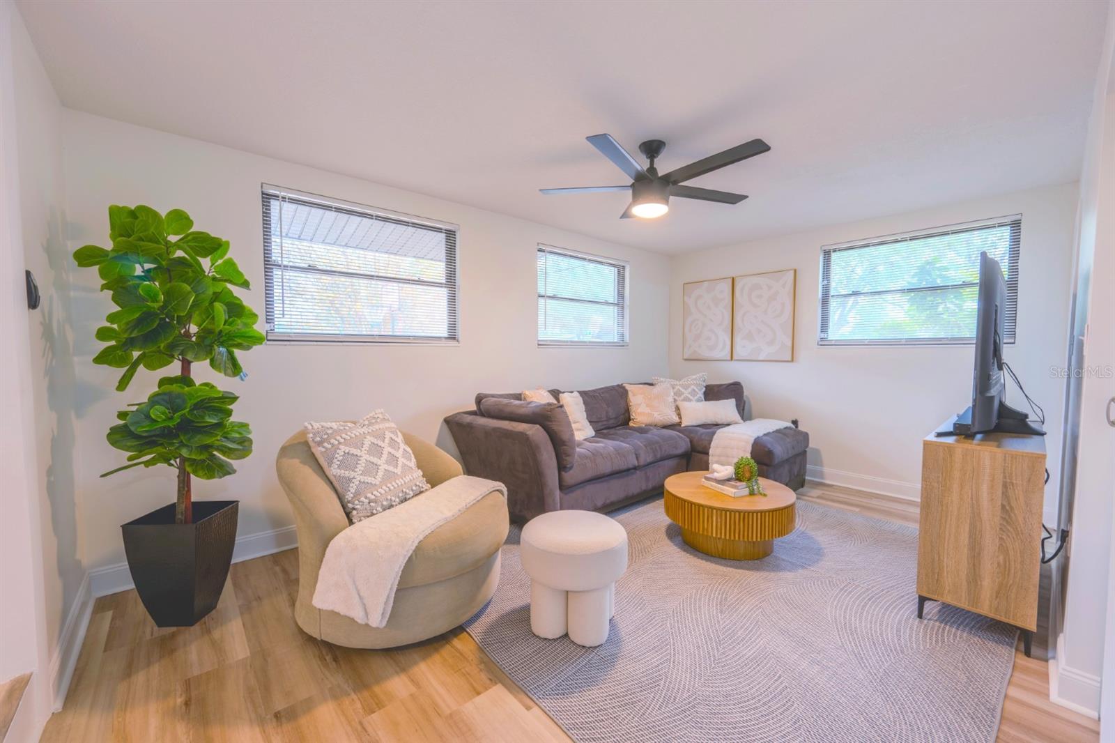 4702 W BAY AVE, TAMPA, FL, 33616