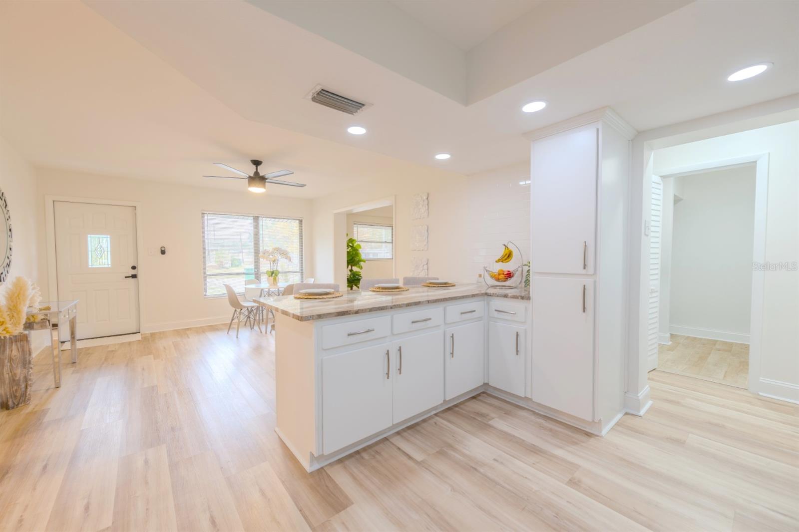 4702 W BAY AVE, TAMPA, FL, 33616