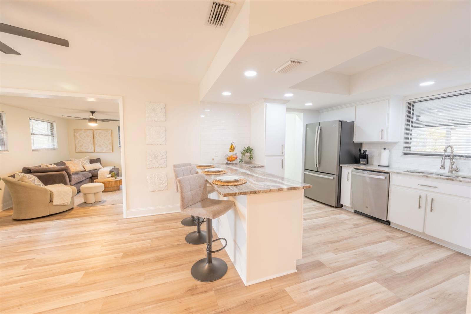 4702 W BAY AVE, TAMPA, FL, 33616