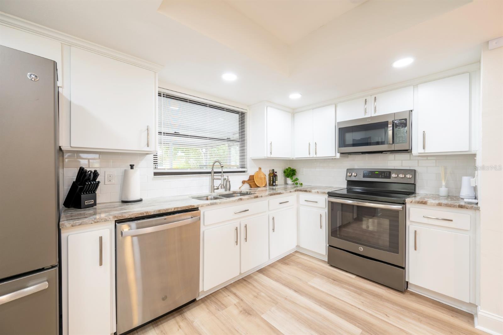 4702 W BAY AVE, TAMPA, FL, 33616