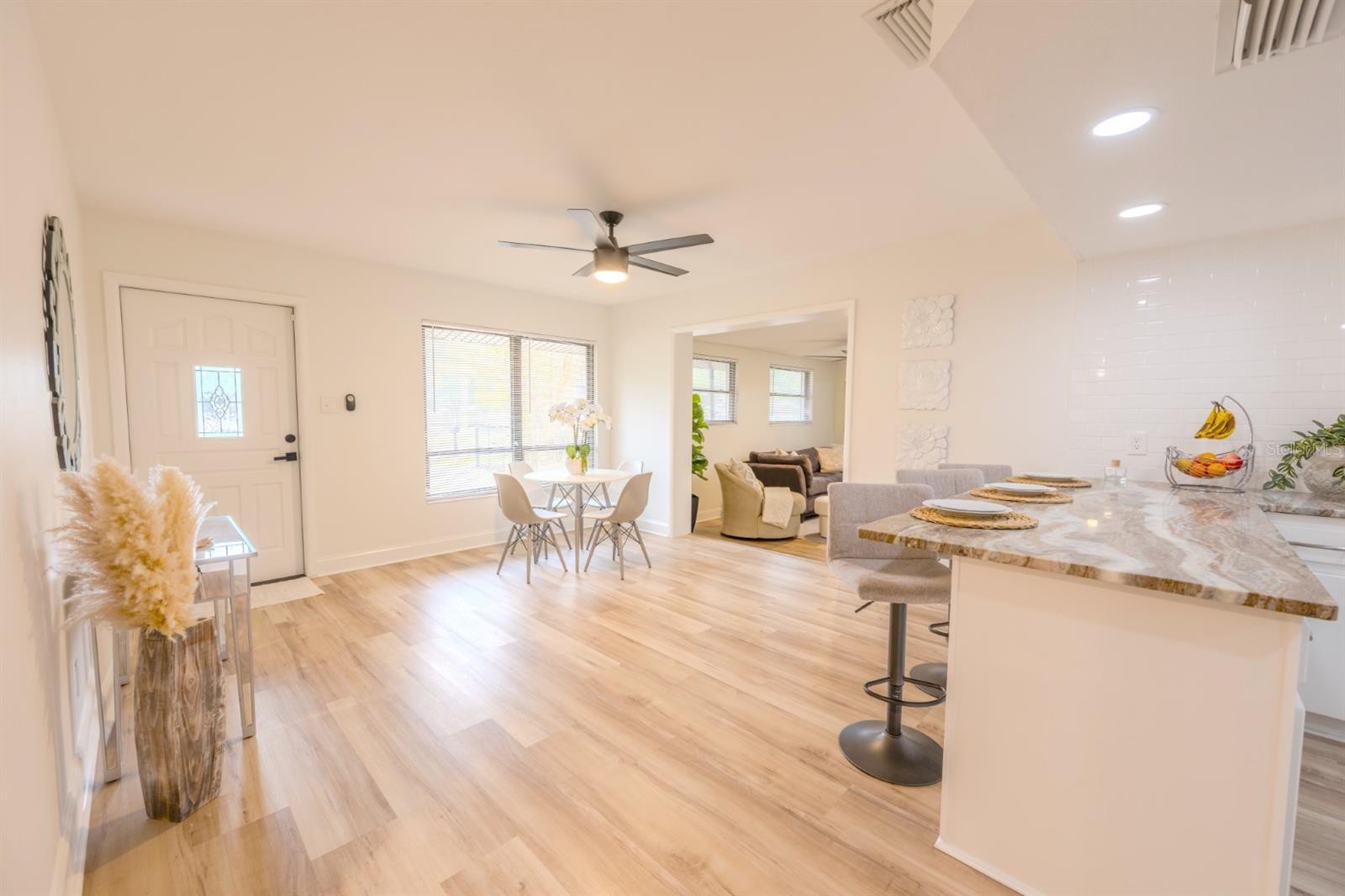 4702 W BAY AVE, TAMPA, FL, 33616