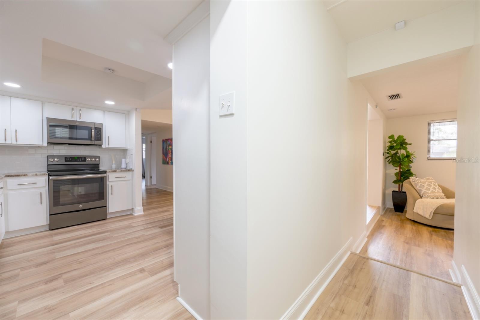 4702 W BAY AVE, TAMPA, FL, 33616