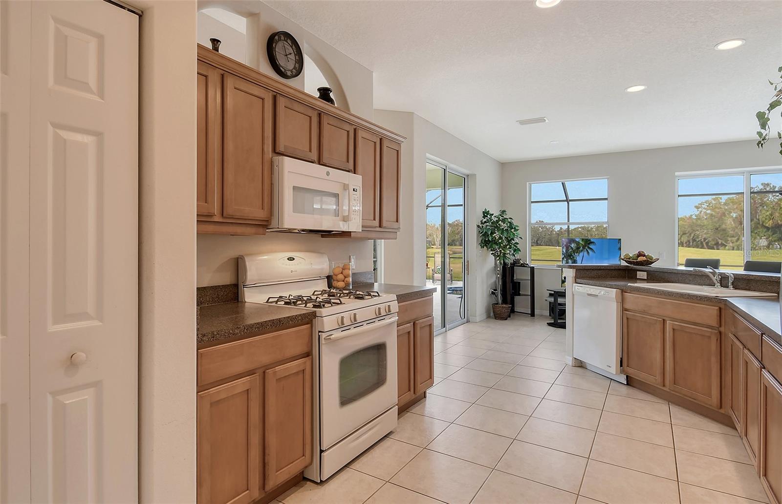 676 PLANTERS MANOR WAY, BRADENTON, FL, 34212