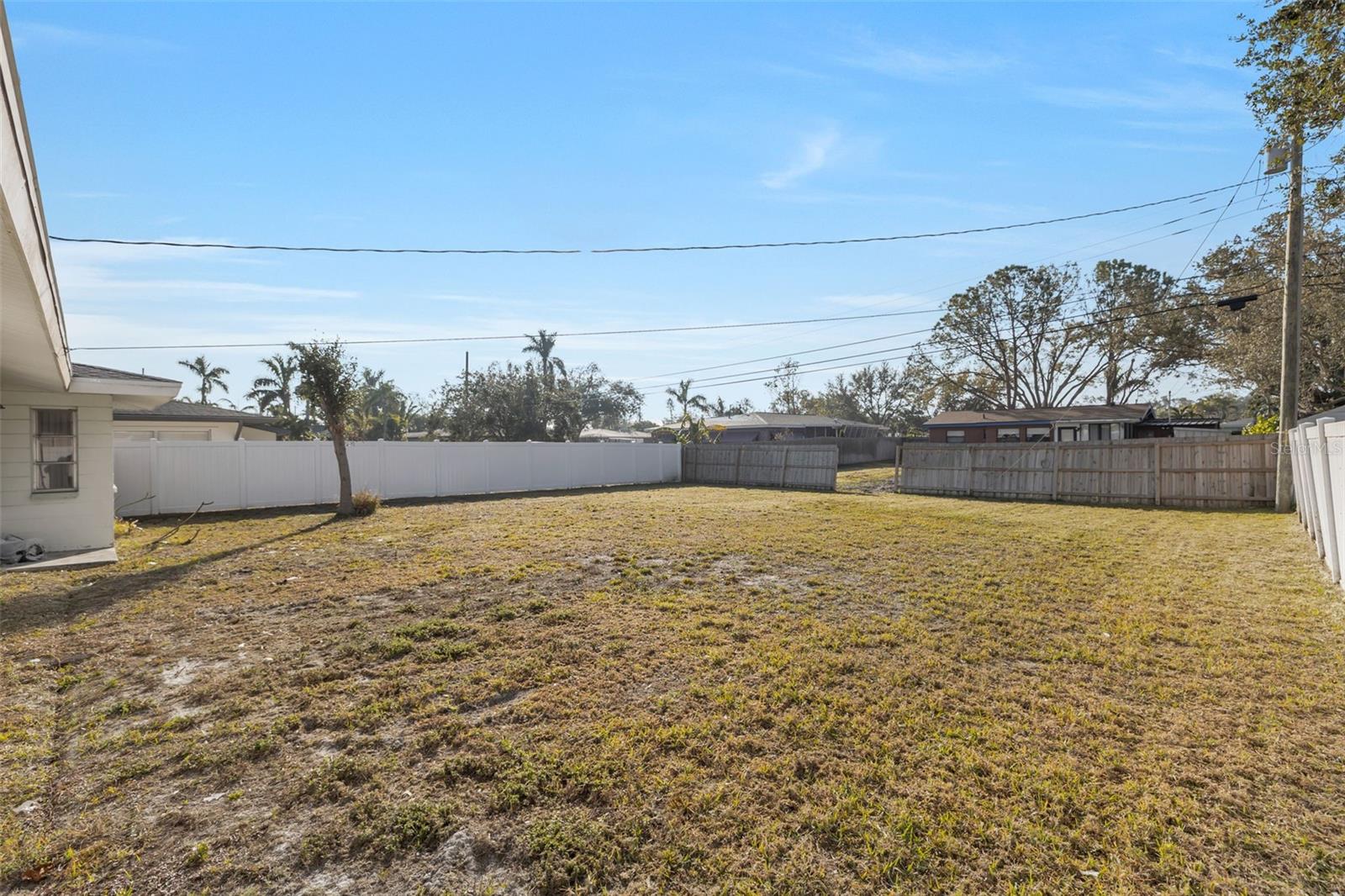 960 43RD AVE NE, ST PETERSBURG, FL, 33703