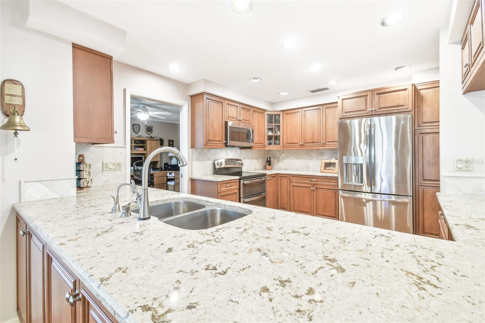 14031 SHADY SHORES DR, TAMPA, FL, 33613