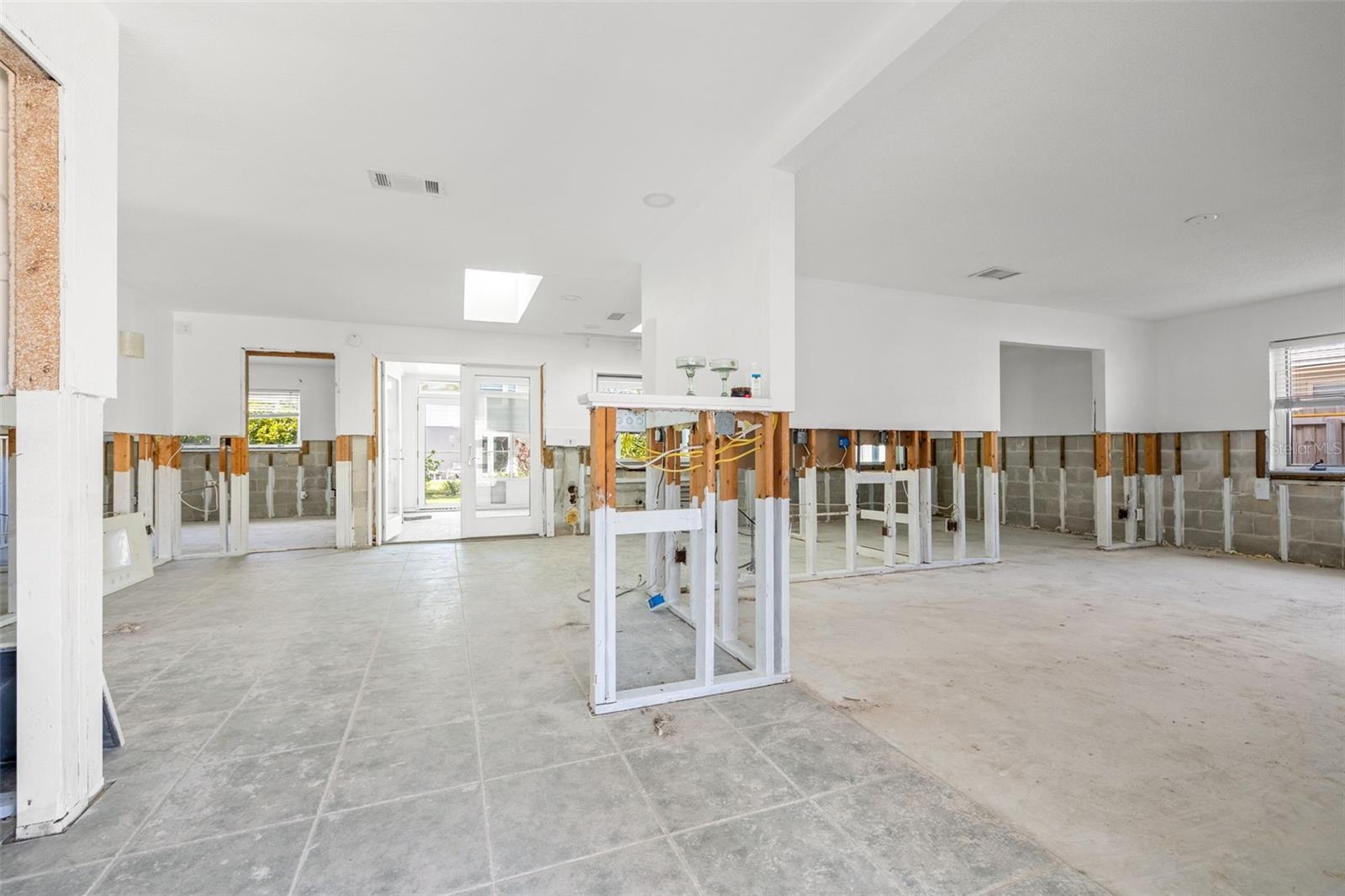 5630 VENETIAN BLVD NE, ST PETERSBURG, FL, 33703