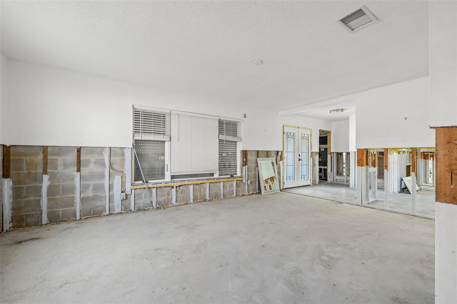 5630 VENETIAN BLVD NE, ST PETERSBURG, FL, 33703