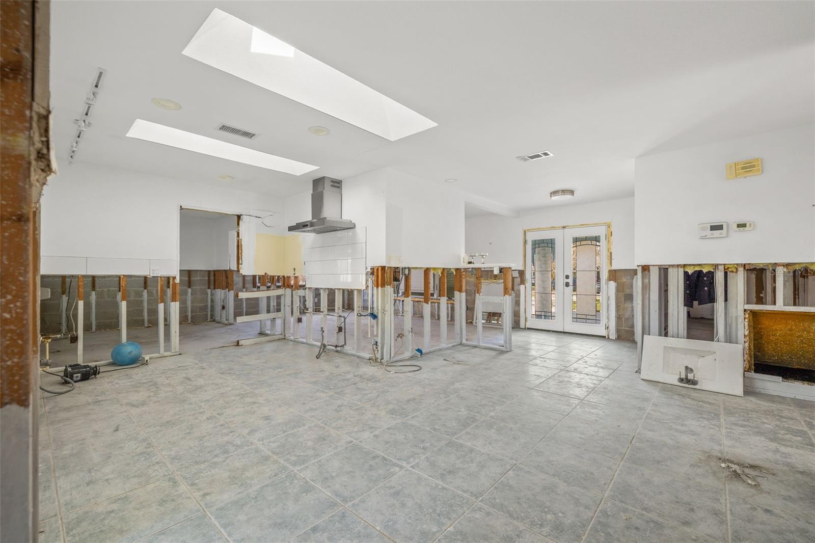 5630 VENETIAN BLVD NE, ST PETERSBURG, FL, 33703