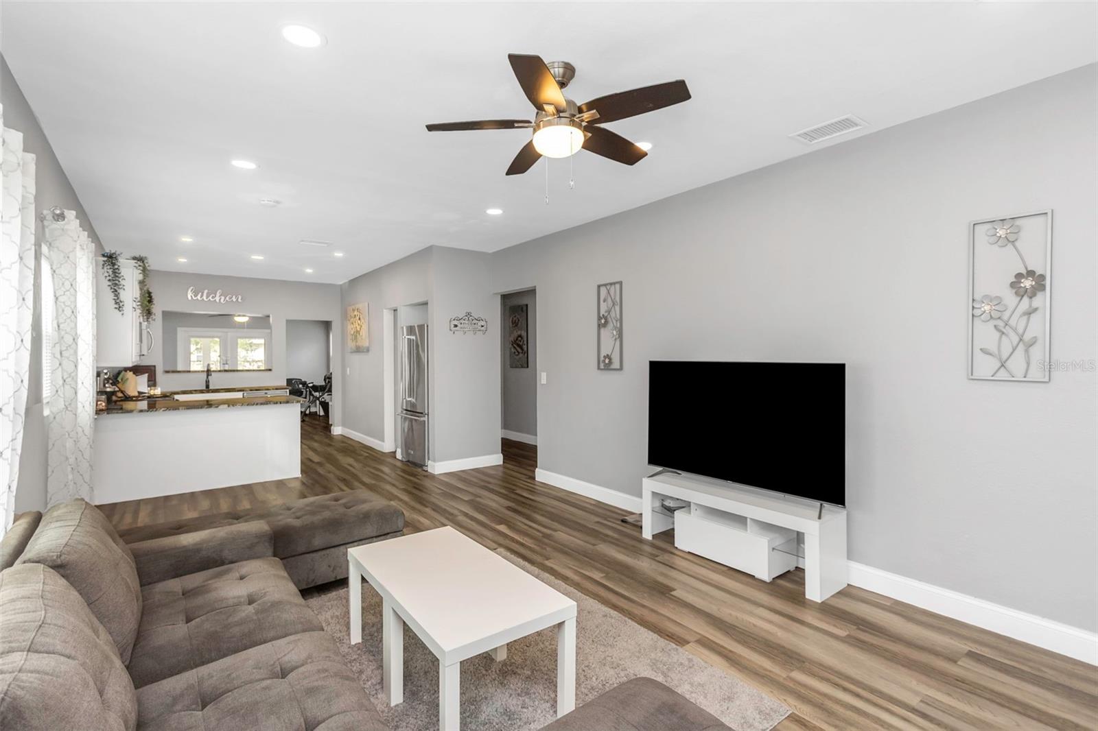 206 N HIMES AVE, TAMPA, FL, 33609