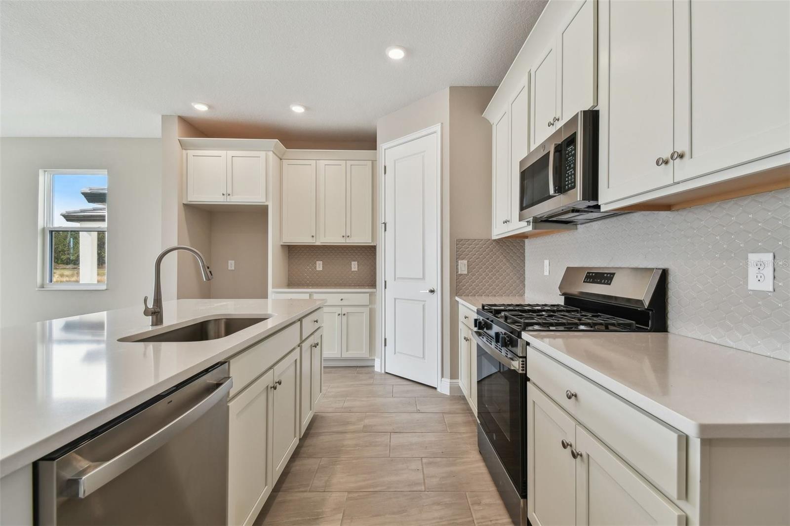 2416 WISE RIVER LN, ZEPHYRHILLS, FL, 33541