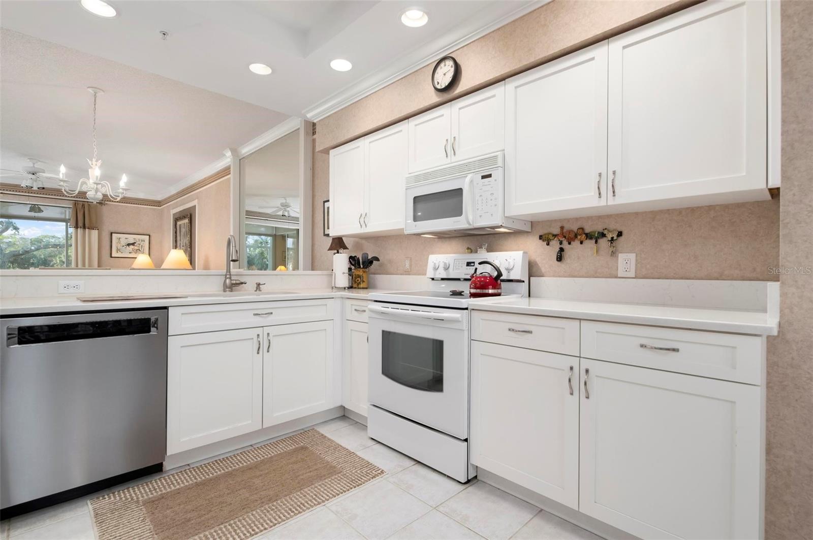 9490 HIGH GATE DR #2013, SARASOTA, FL, 34238