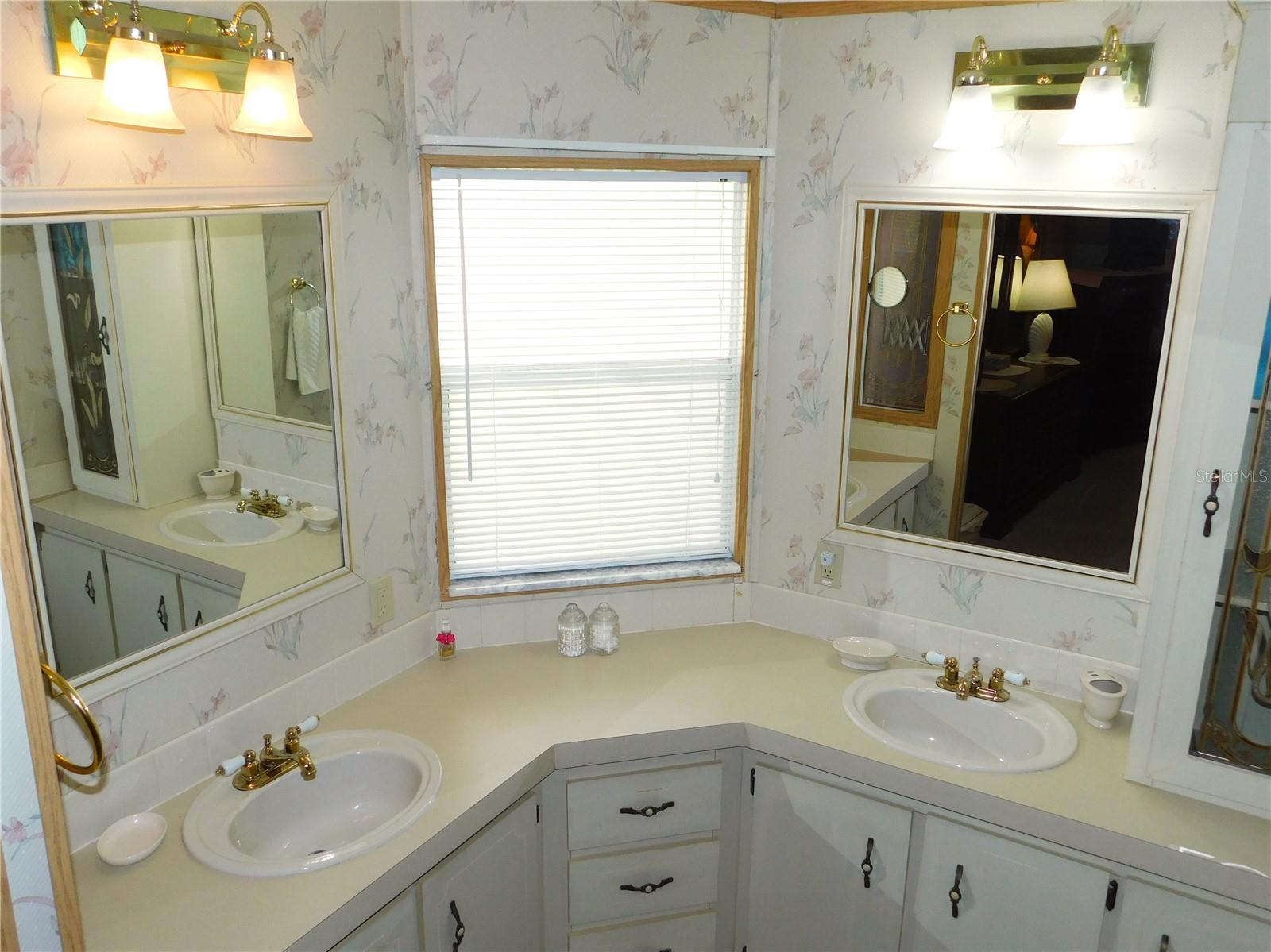 36819 KIOWA AVE, ZEPHYRHILLS, FL, 33542