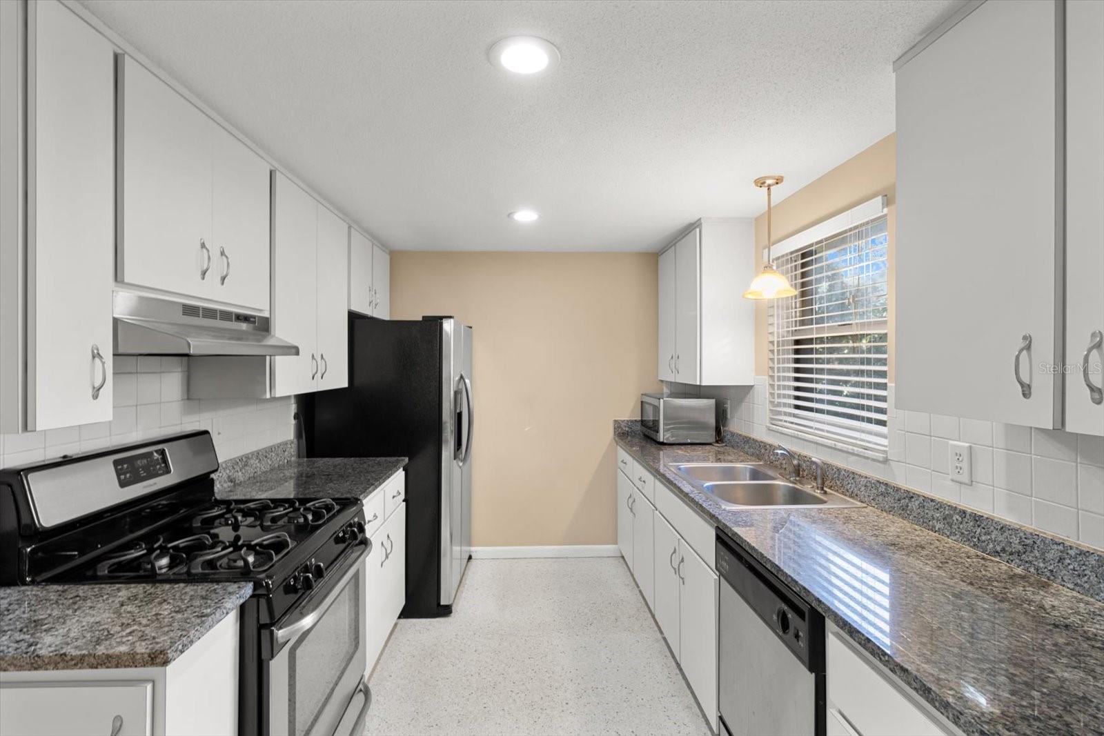 9181 S MOUNTAIN LAKE AVE, FLORAL CITY, FL, 34436