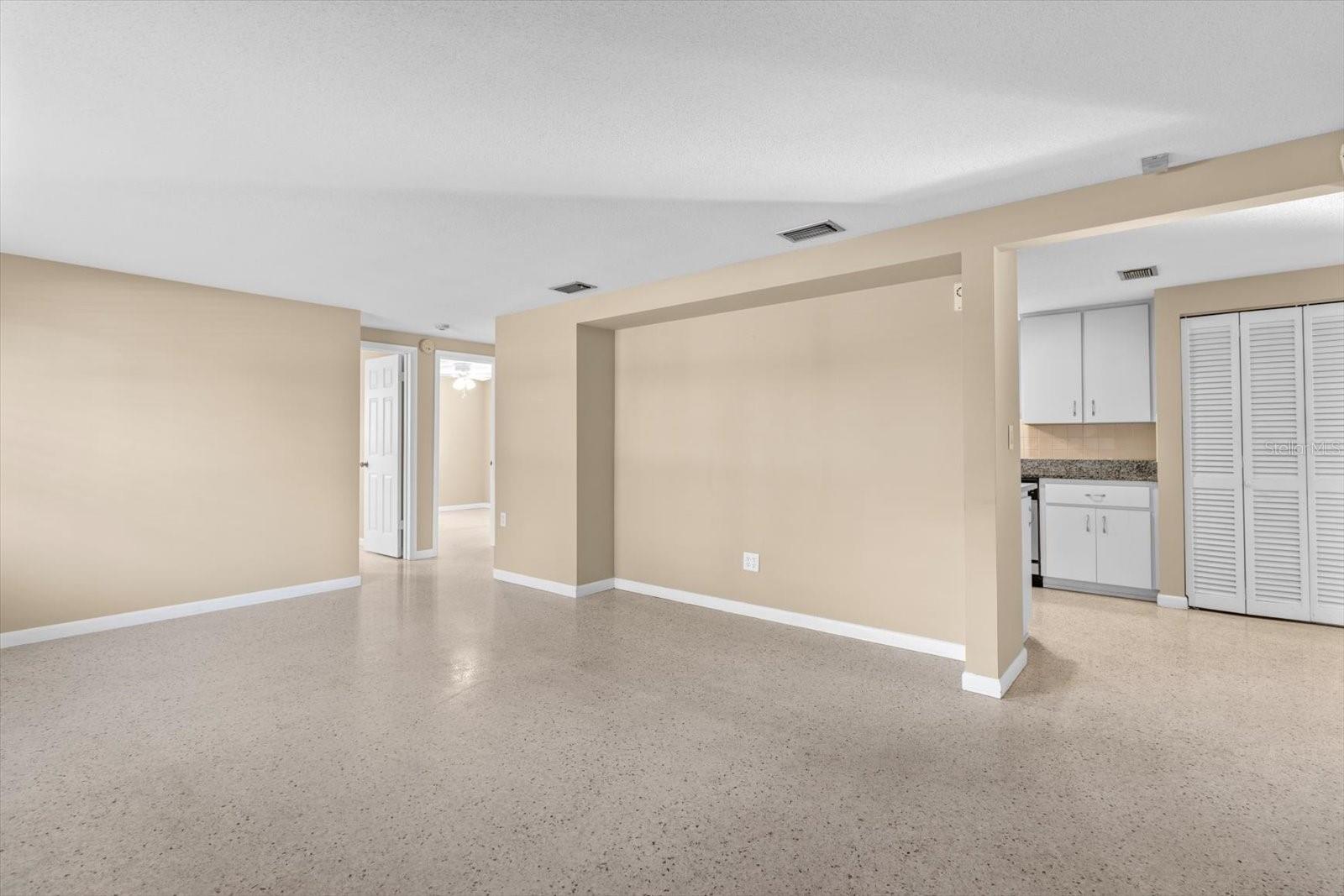 9181 S MOUNTAIN LAKE AVE, FLORAL CITY, FL, 34436