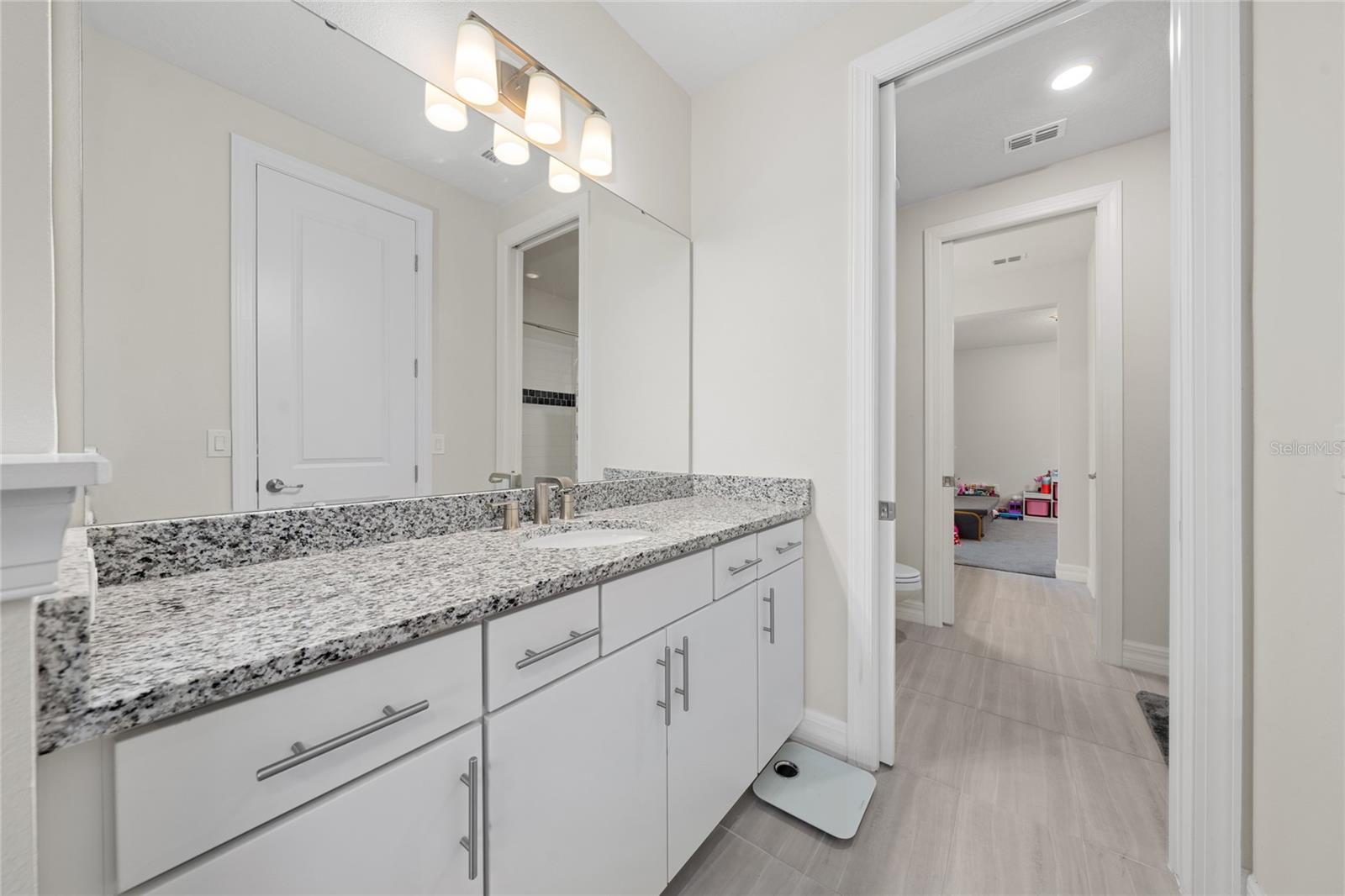 8024 LEAF GROVE CIR, ORLANDO, FL, 32836