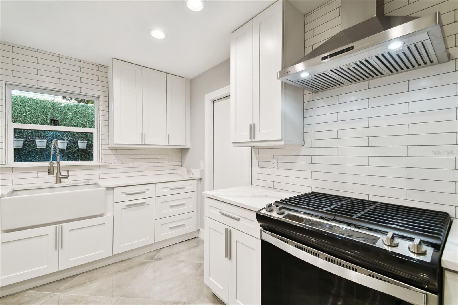 1927 MONTANA AVE NE, ST PETERSBURG, FL, 33703