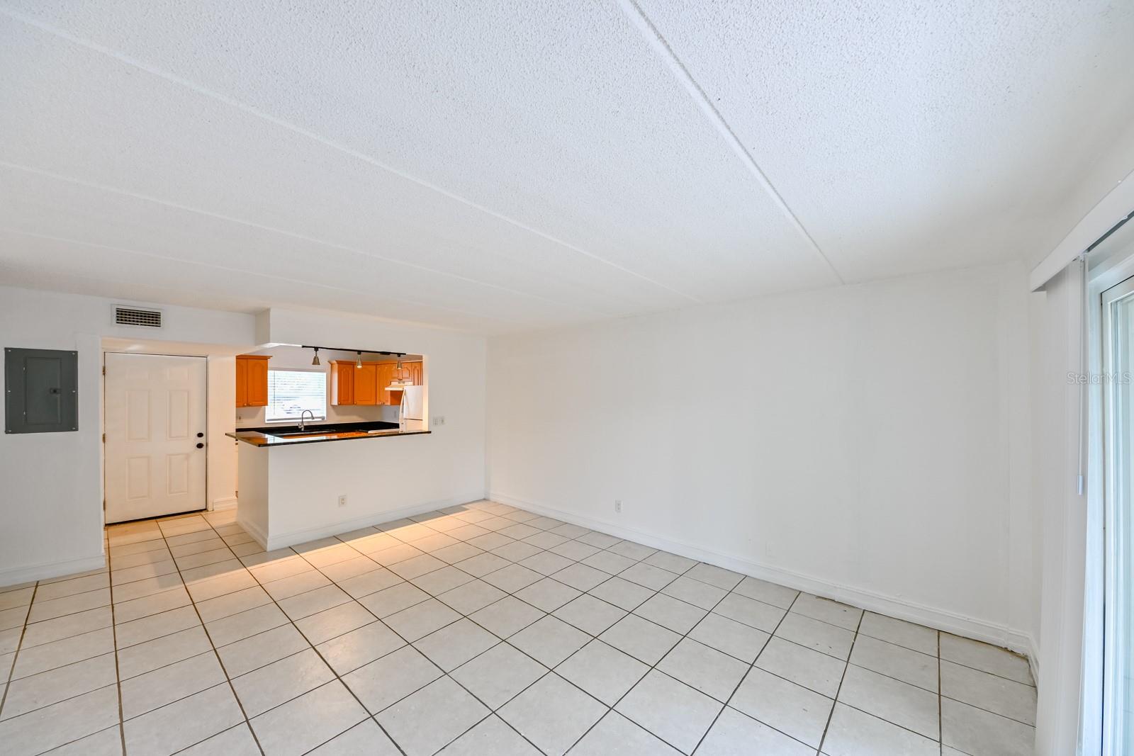 14417 AMERICANA CIR #105, TAMPA, FL, 33613