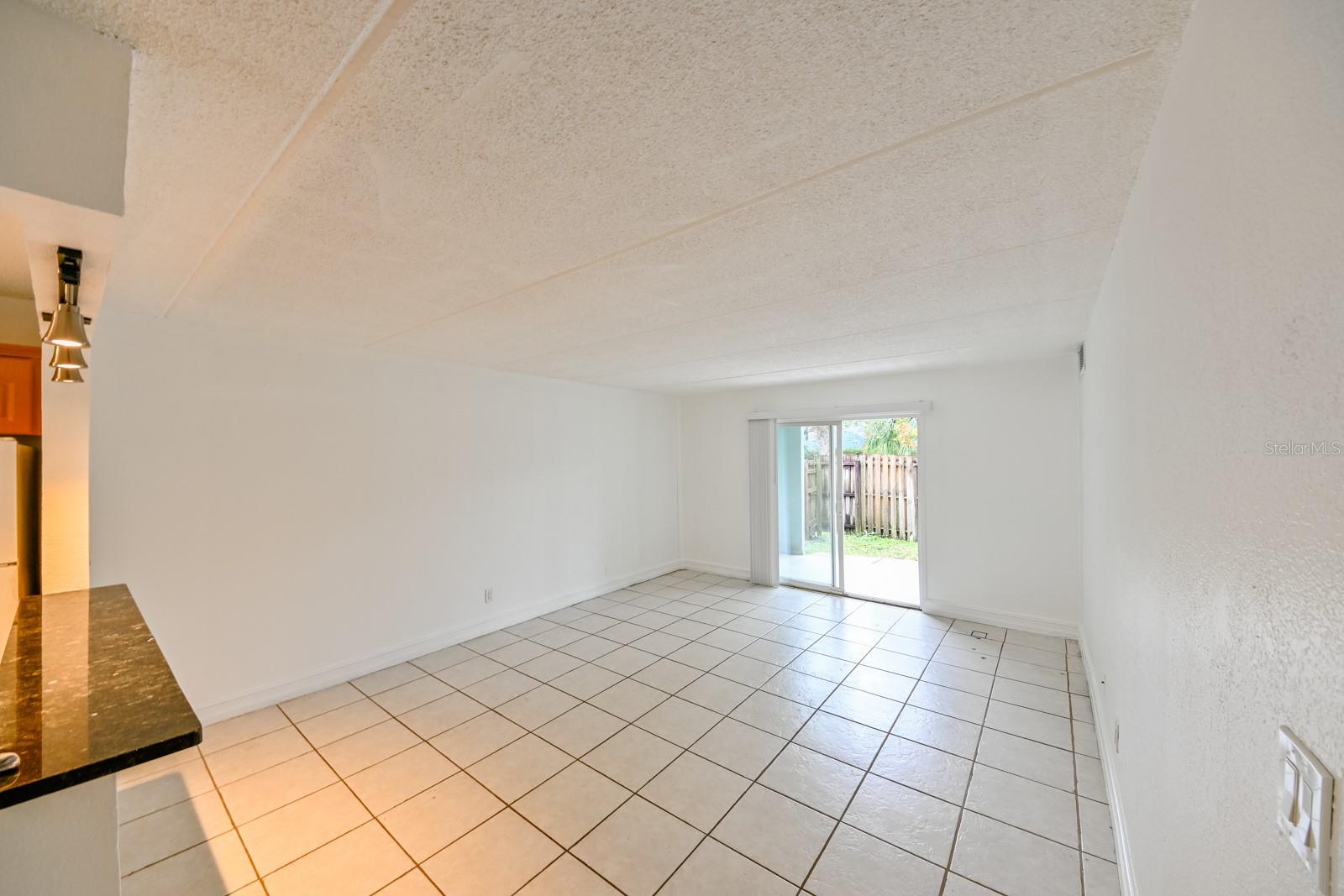 14417 AMERICANA CIR #105, TAMPA, FL, 33613
