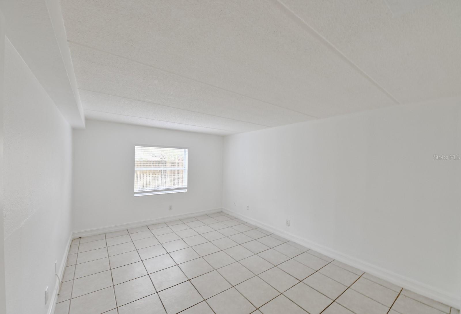 14417 AMERICANA CIR #105, TAMPA, FL, 33613