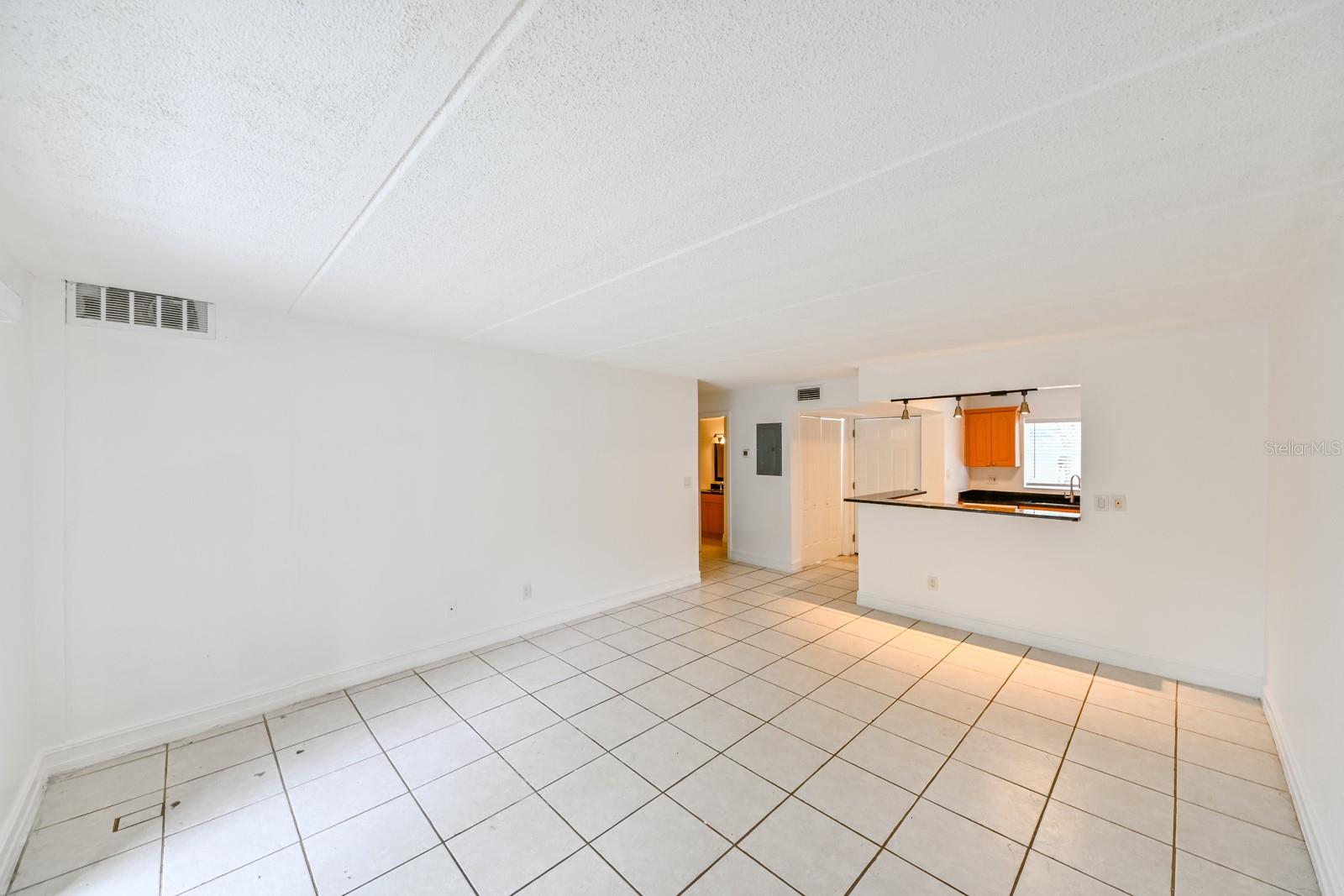 14417 AMERICANA CIR #105, TAMPA, FL, 33613