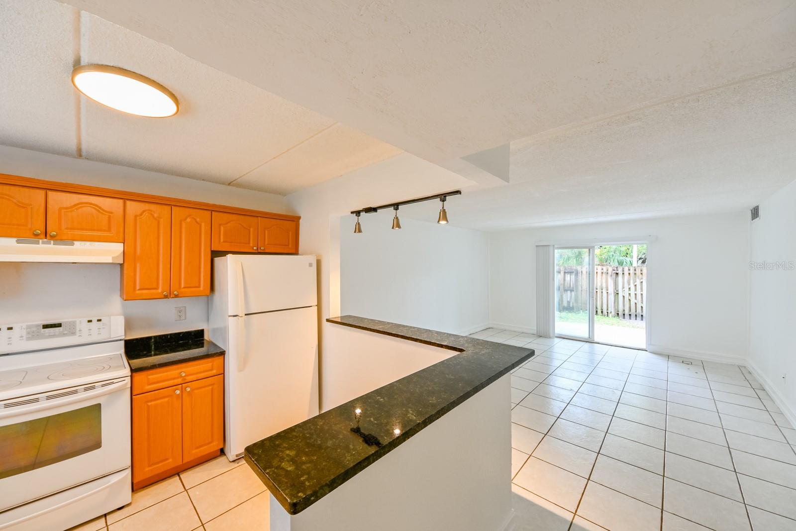 14417 AMERICANA CIR #105, TAMPA, FL, 33613