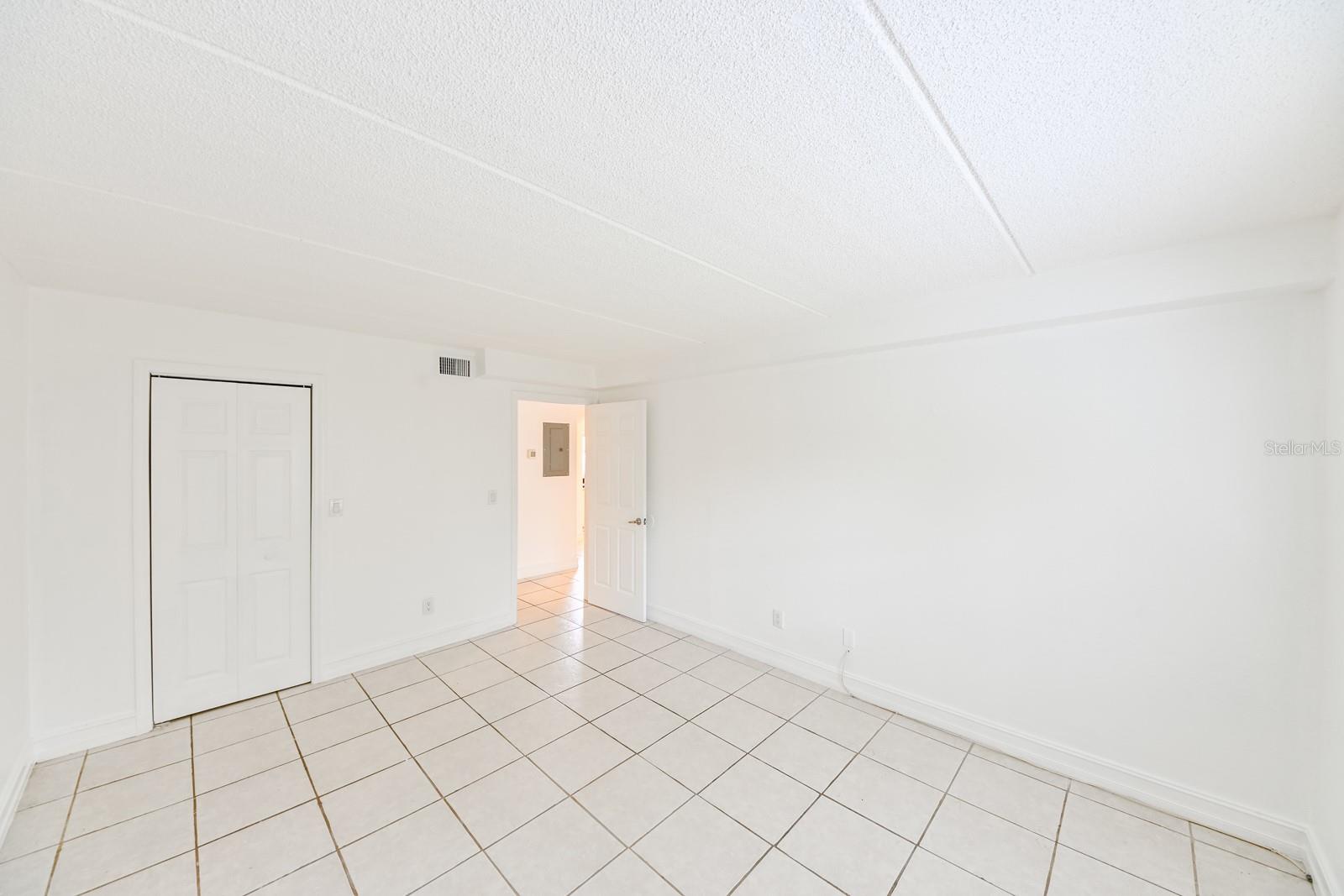 14417 AMERICANA CIR #105, TAMPA, FL, 33613