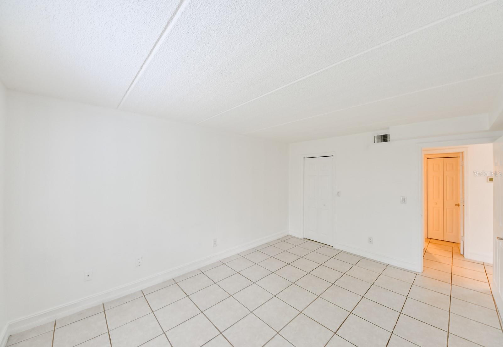 14417 AMERICANA CIR #105, TAMPA, FL, 33613