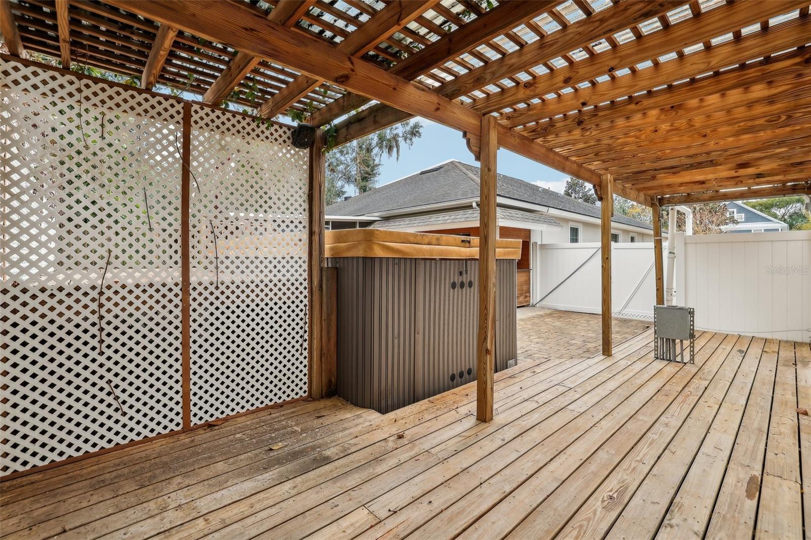 617 W UNIVERSITY AVE, DELAND, FL, 32720