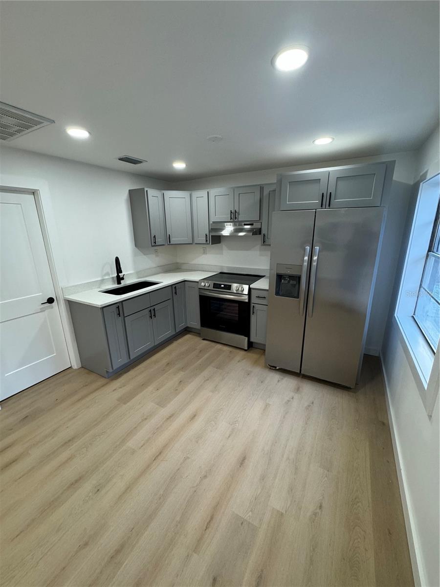 915 E 20TH AVE, TAMPA, FL, 33605