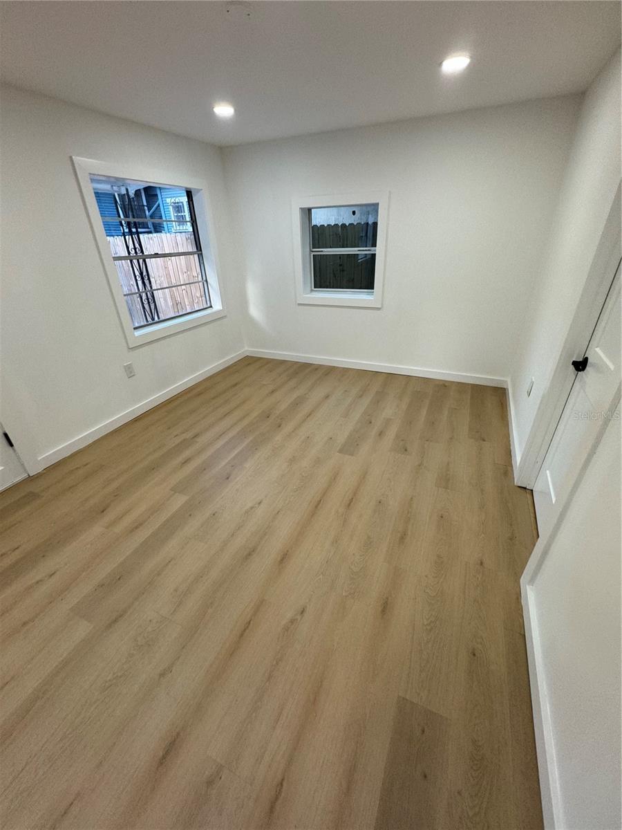 915 E 20TH AVE, TAMPA, FL, 33605