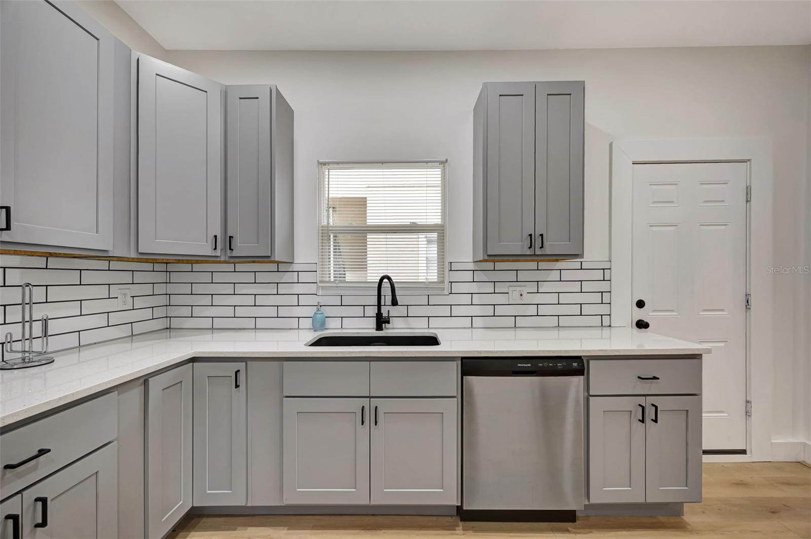 915 E 20TH AVE, TAMPA, FL, 33605