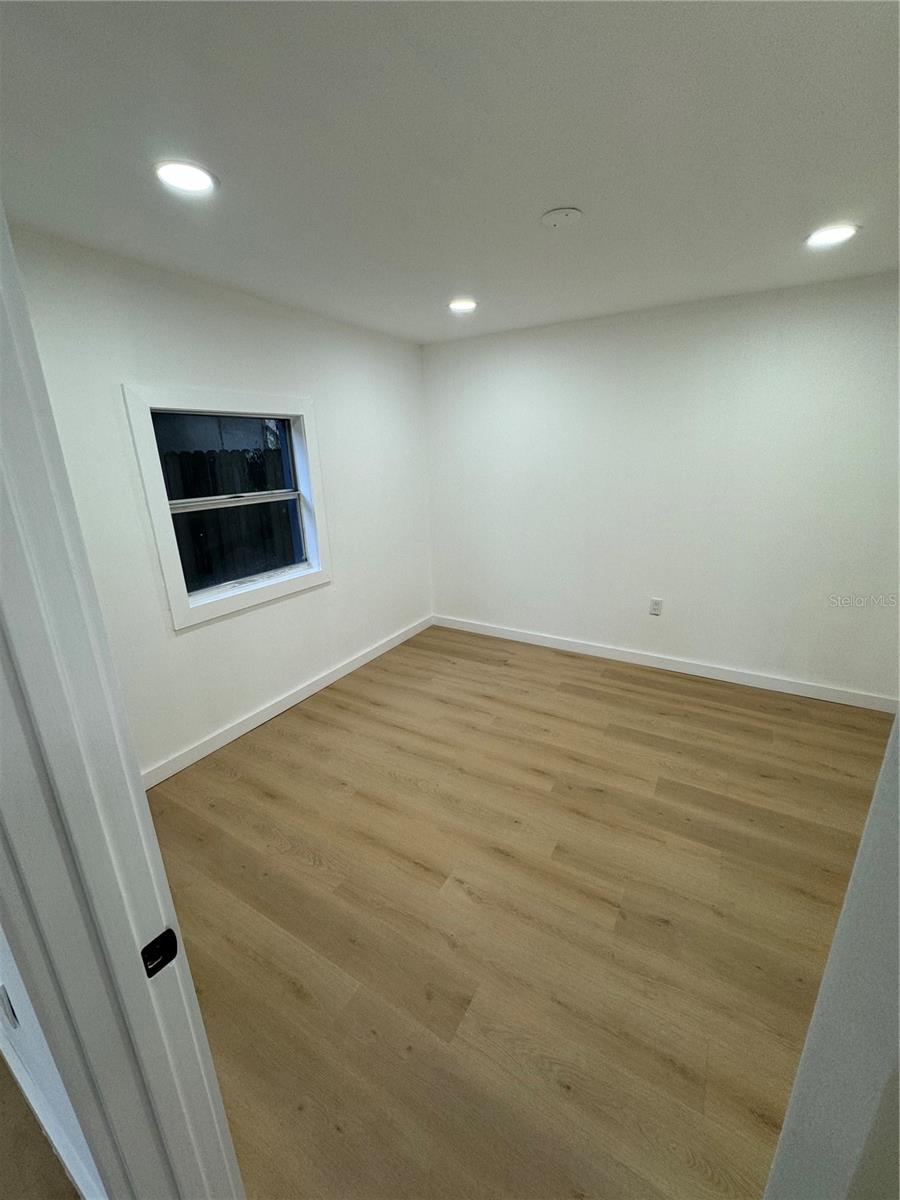 915 E 20TH AVE, TAMPA, FL, 33605
