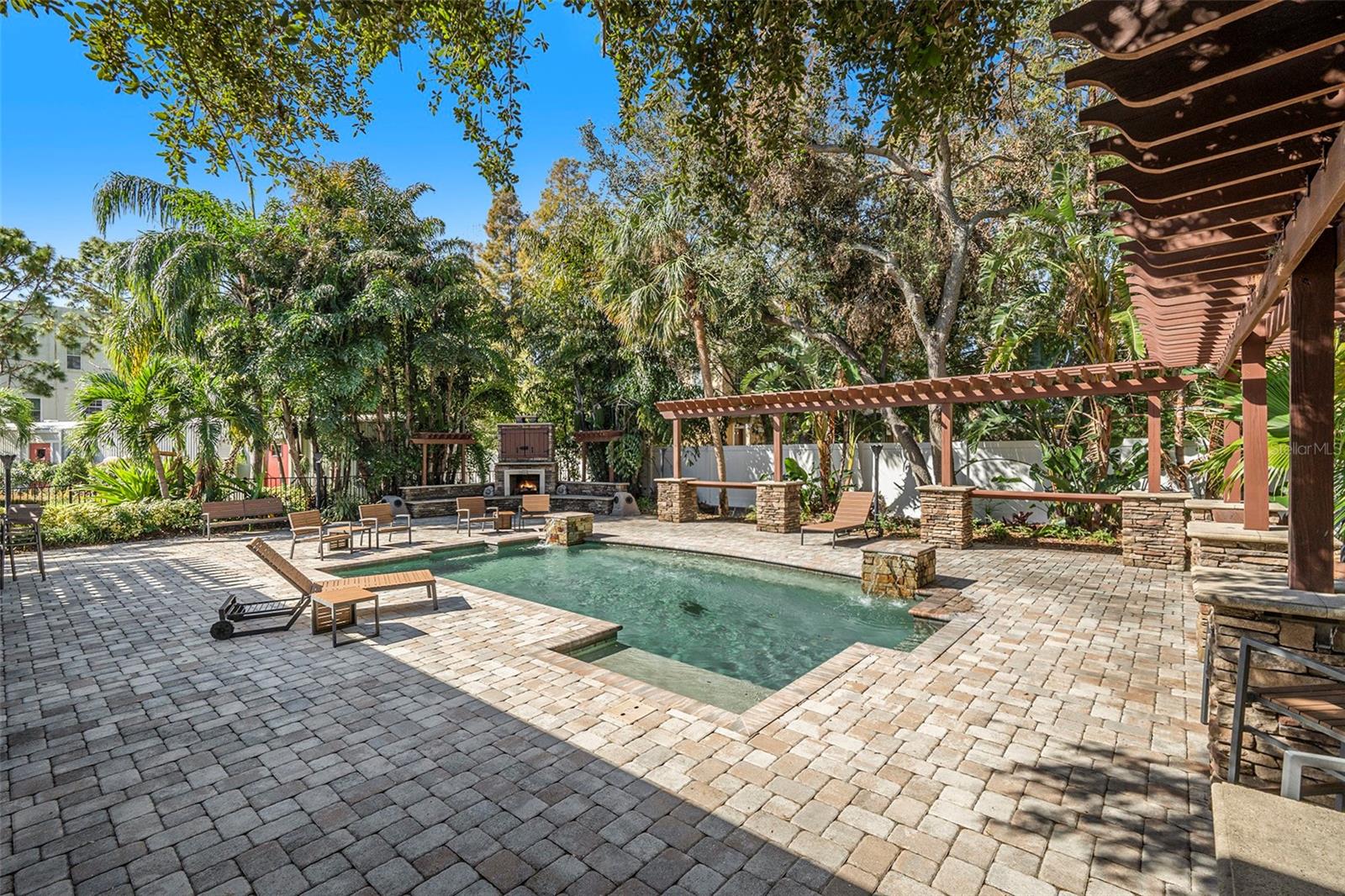 5701 S MACDILL AVE, TAMPA, FL, 33611