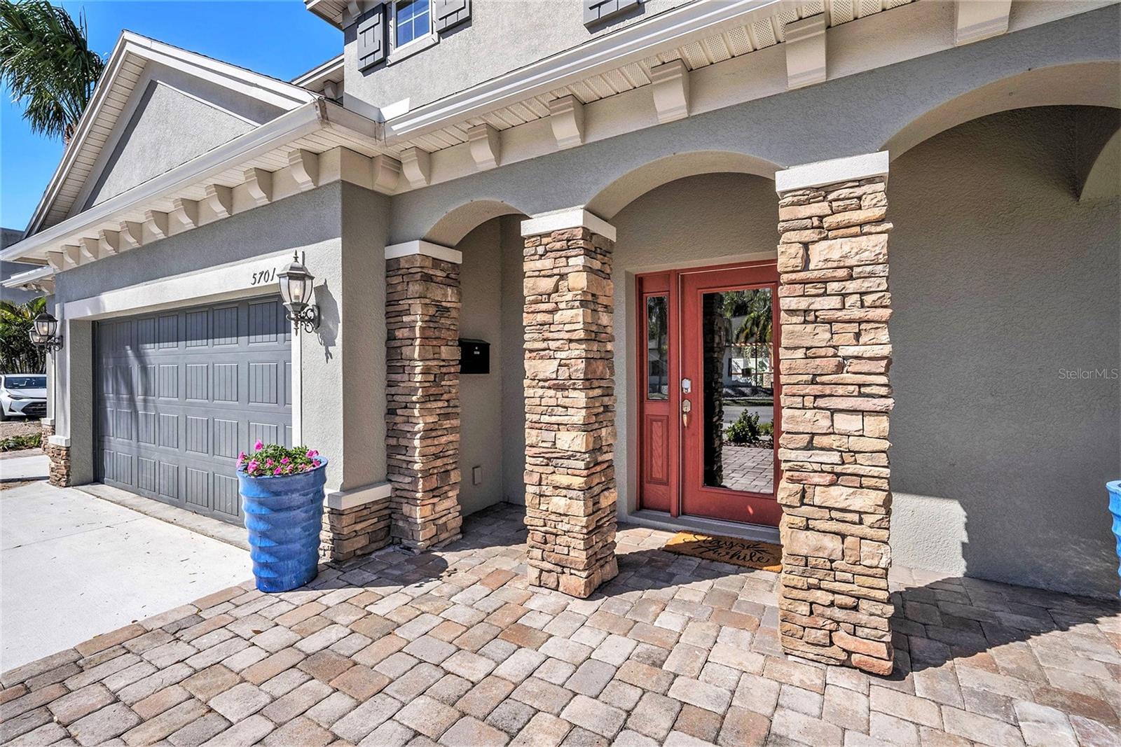 5701 S MACDILL AVE, TAMPA, FL, 33611