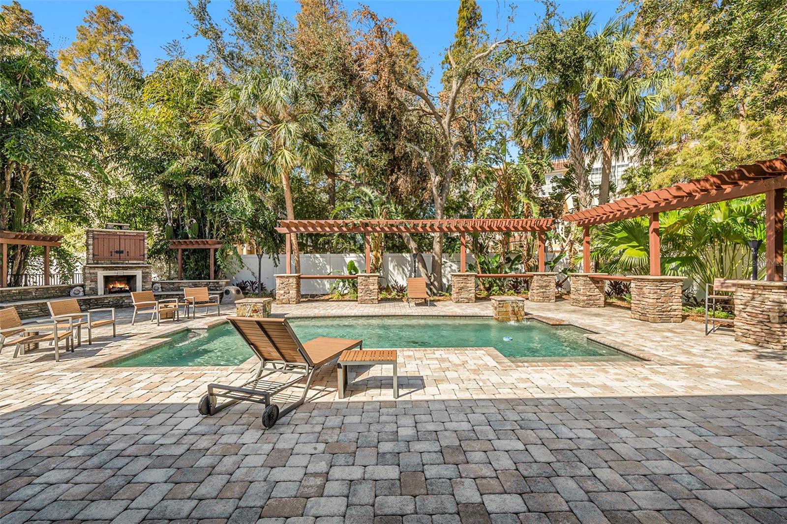 5701 S MACDILL AVE, TAMPA, FL, 33611