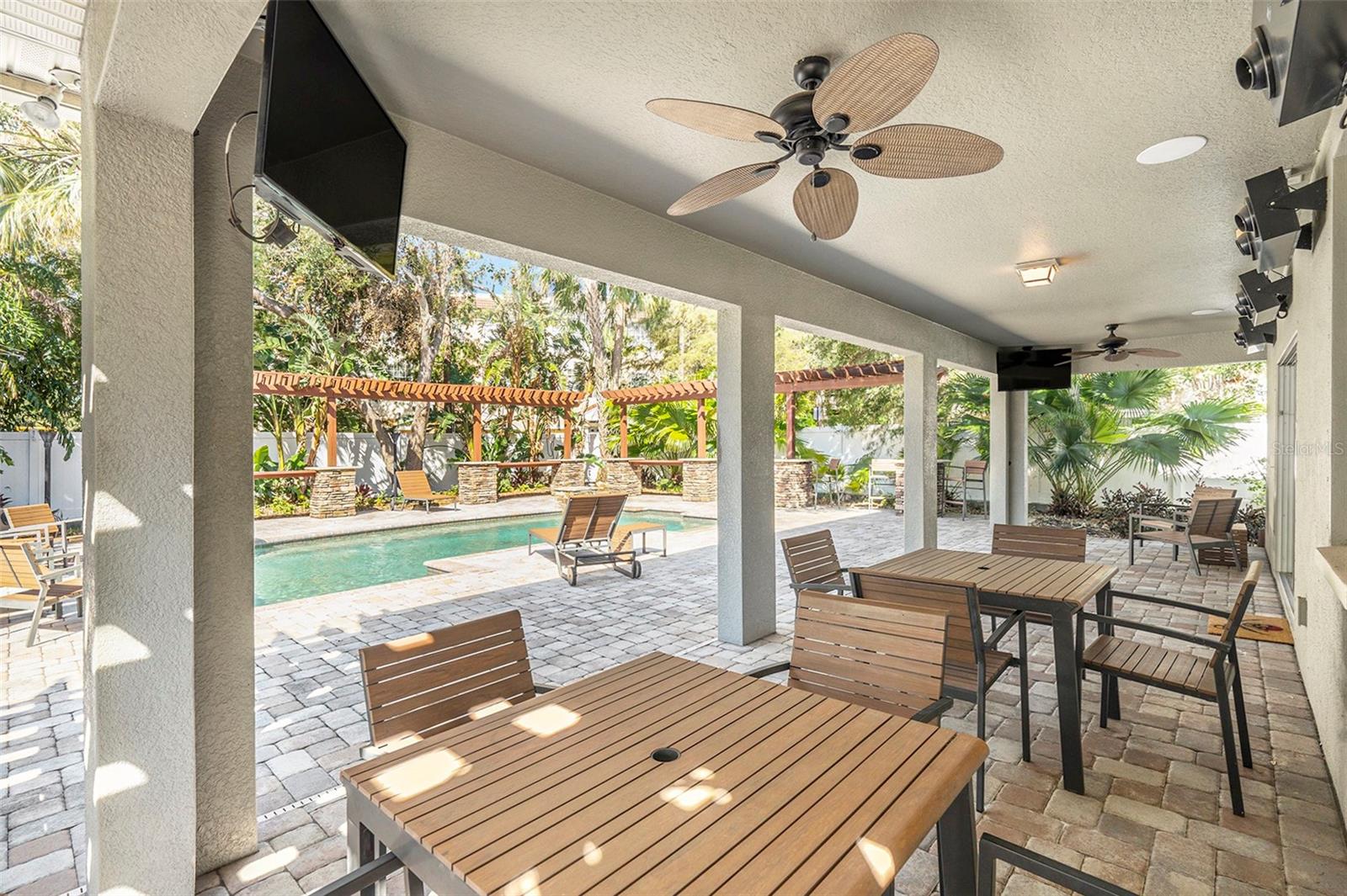 5701 S MACDILL AVE, TAMPA, FL, 33611
