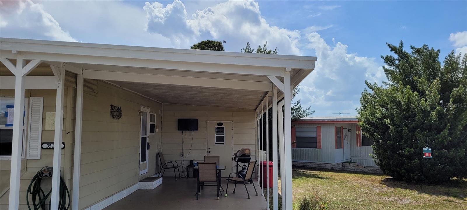 TB8342292 Property Photo