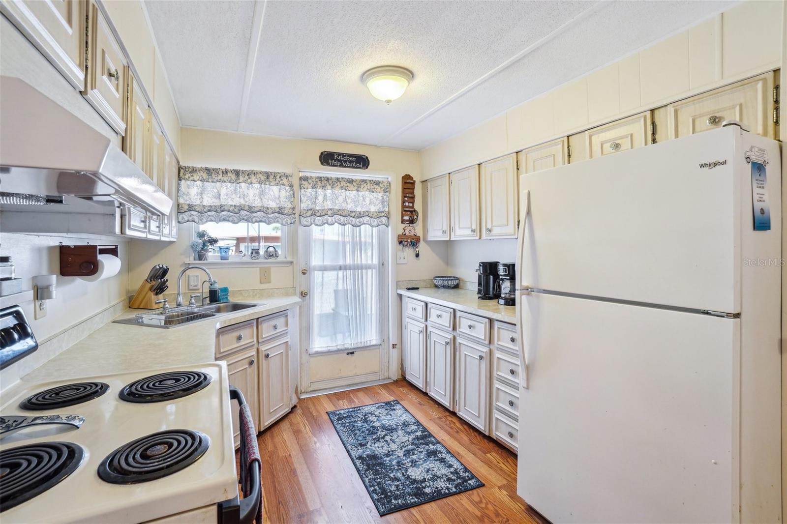 TB8342292 Property Photo