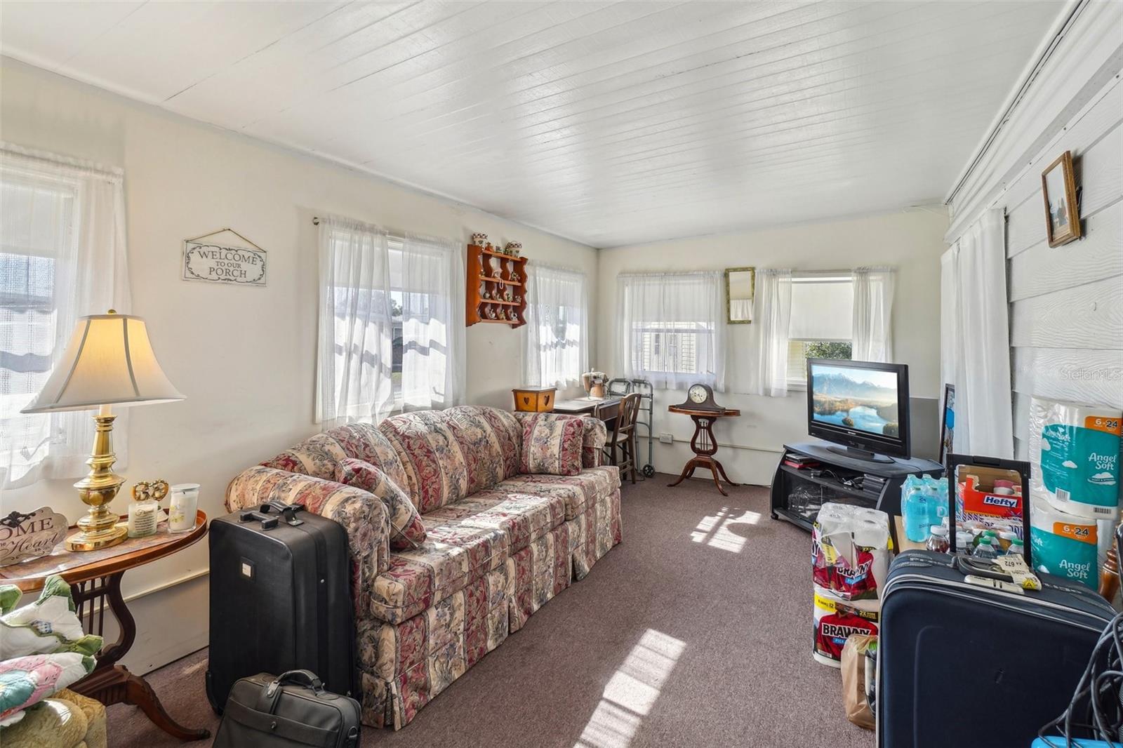 TB8342292 Property Photo