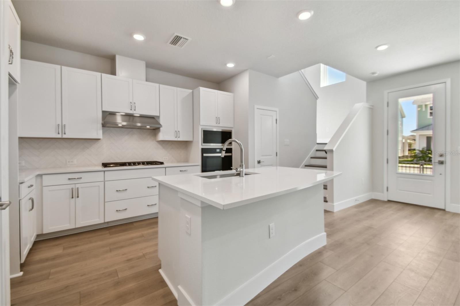 7205 SUTTON LN, SARASOTA, FL, 34240