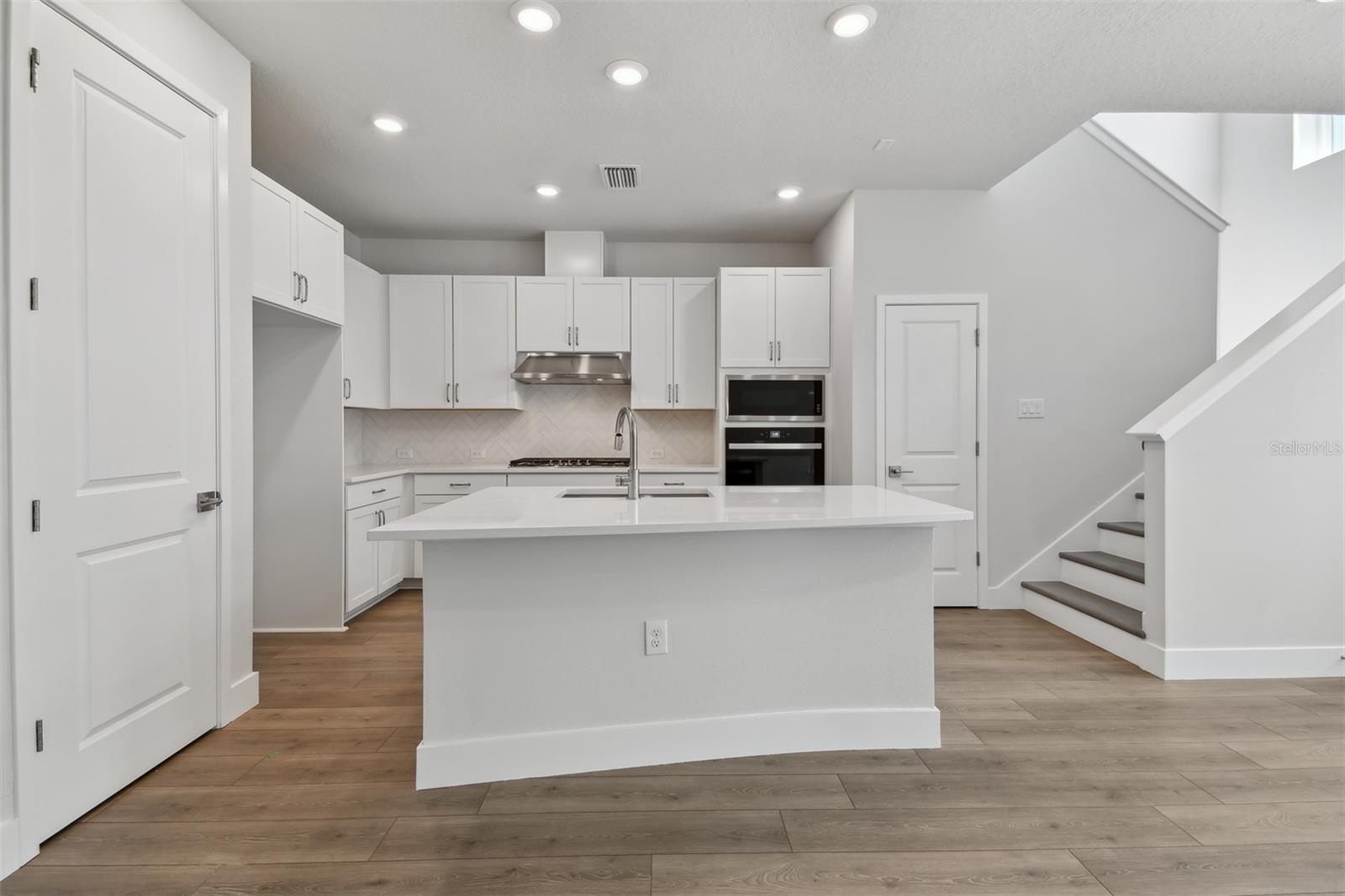 7205 SUTTON LN, SARASOTA, FL, 34240