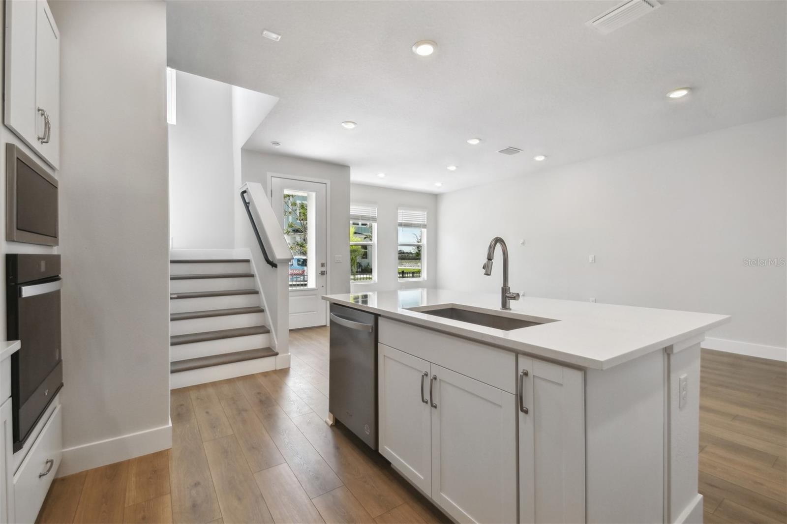 7205 SUTTON LN, SARASOTA, FL, 34240