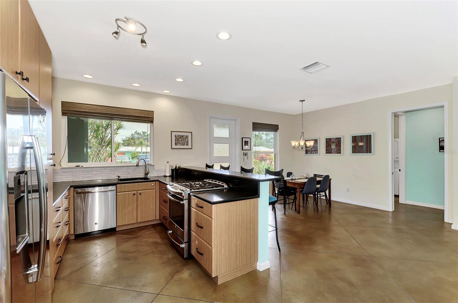 221 FIRENZE AVE W, VENICE, FL, 34285