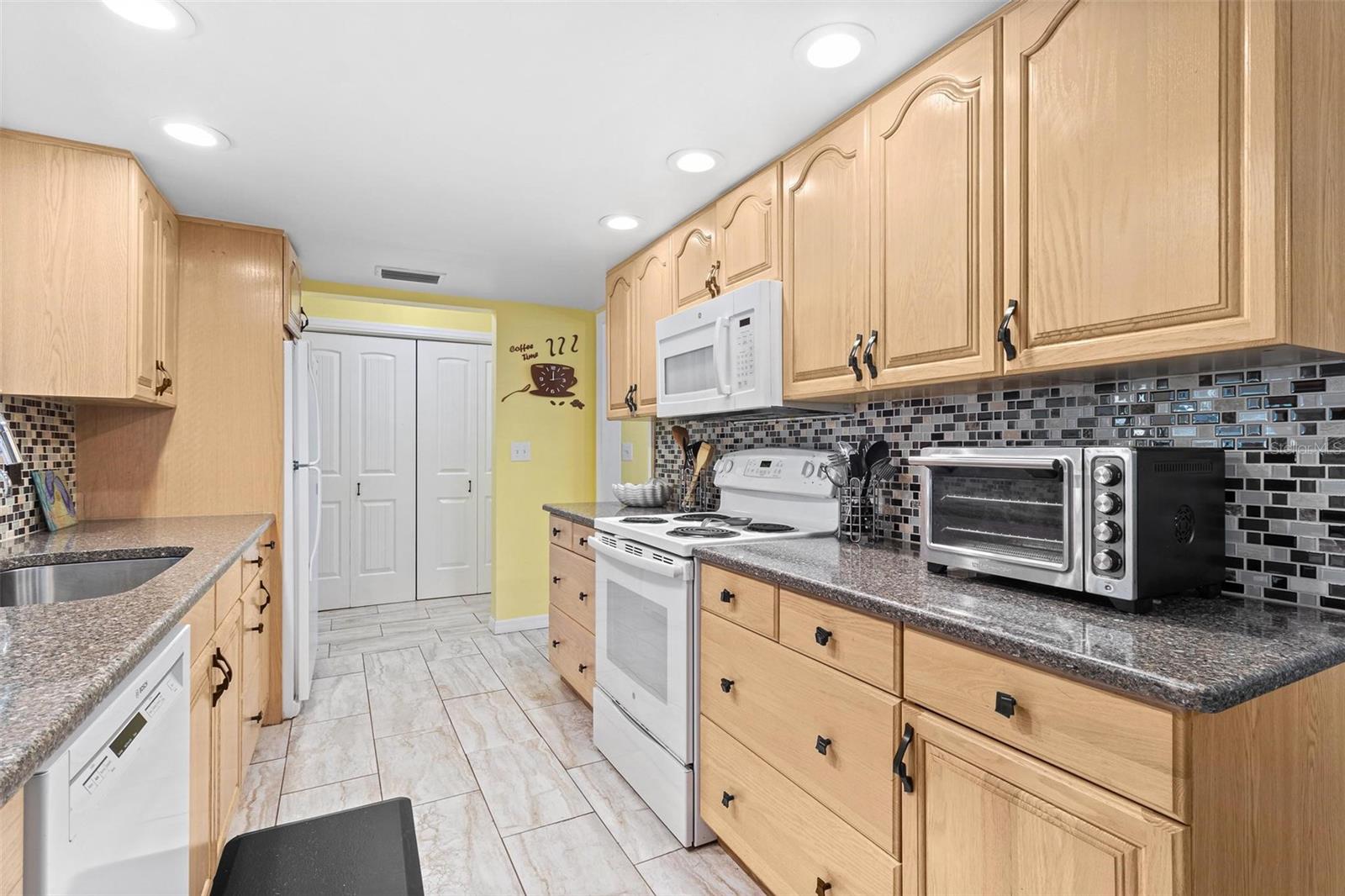 1560 SIMMONS DR, CLEARWATER, FL, 33756